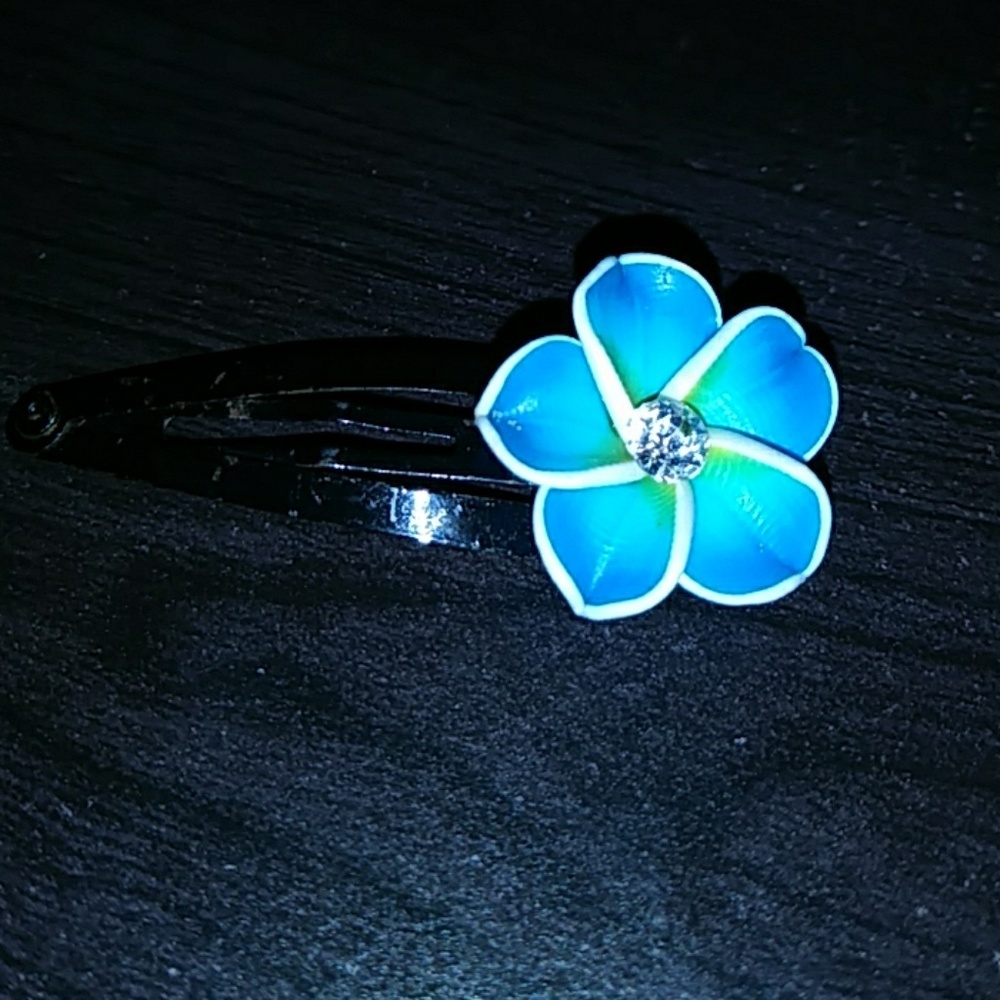 Hawaii flower hair clip